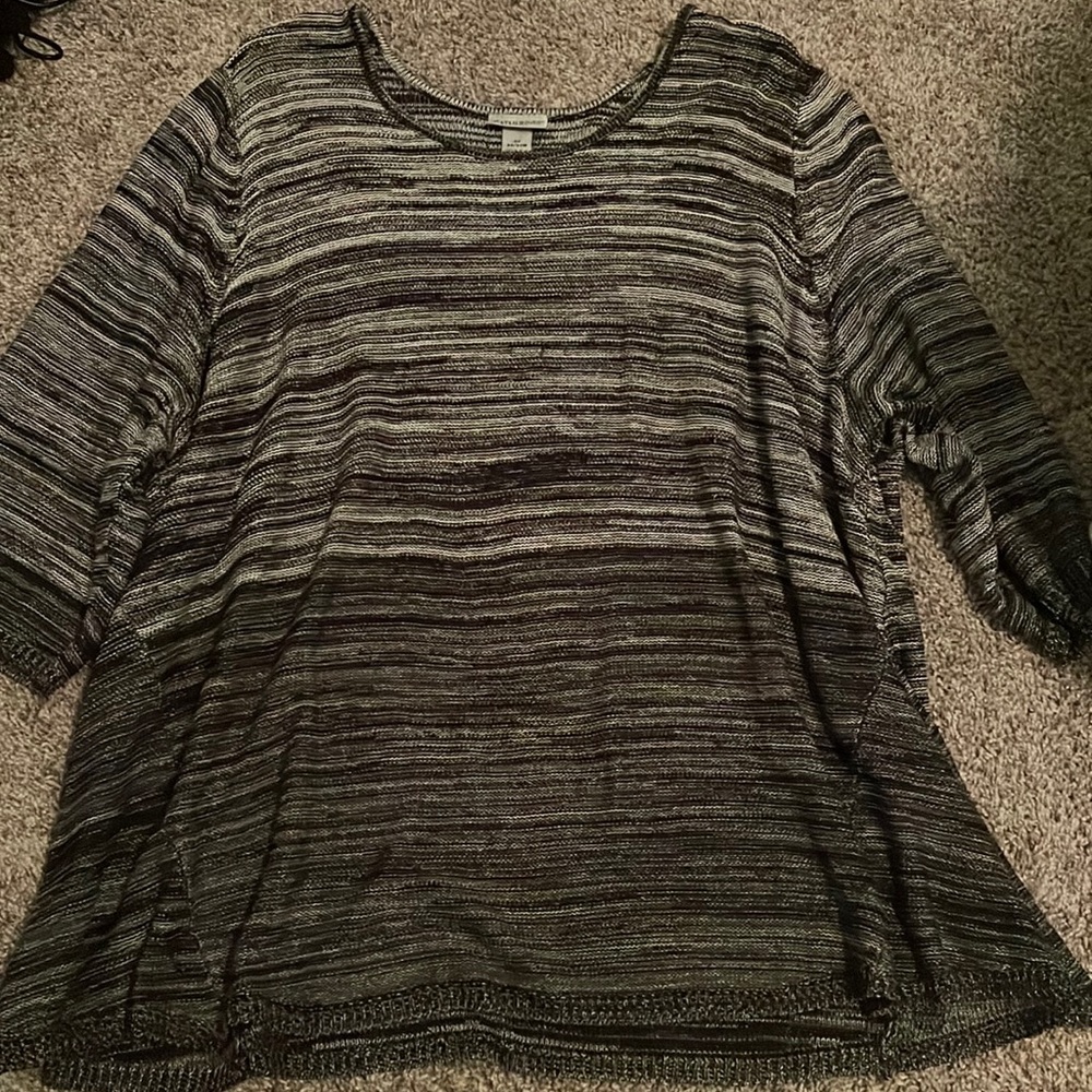Catherine’s top size 4x sleeves come to elbow light sweater material